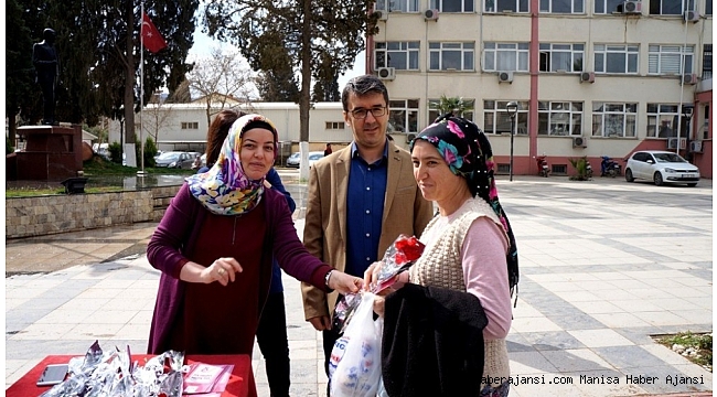 Sarıgöl İlçe Sağlık Müdürlüğünden broşür ve karanfil