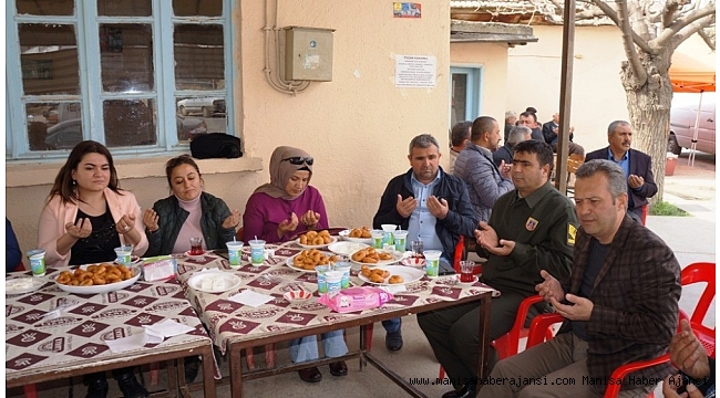 Sarıgöl'ün Bağlıca Mahallesi Afrin şehitleri için lokma döktürdü
