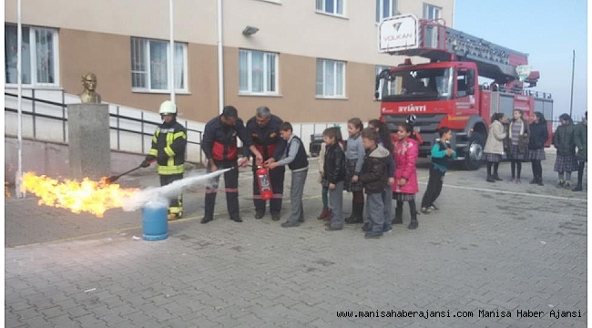 Saruhanlı'da öğrencilere yangın söndürme eğitimi
