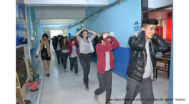 Saruhanlı'da okulda deprem ve yangın tatbikatı