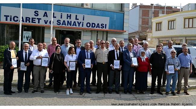 Askerden Salihli'ye teşekkür plaketi