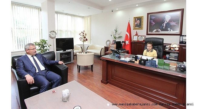 Başkan Yaralı'nın koltuğuna öğrenciler geçti