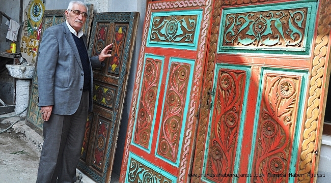 Eski kapı ve sandıkları sanat eseri haline getiriyor