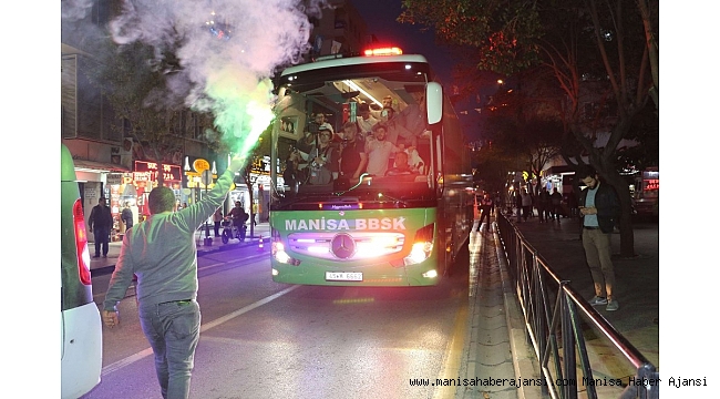 Manisa BBSK'ya taraftarlarından coşkulu karşılama