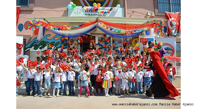 Mülteci çocuklar için 23 Nisan şenliği