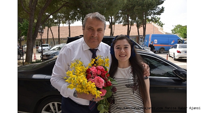 Omuriliği kırılan genç kız artık yürüyor