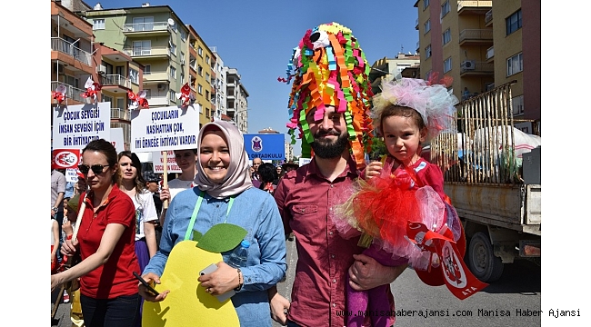 Yunusemre'de 23 Nisan'a yakışır kortej