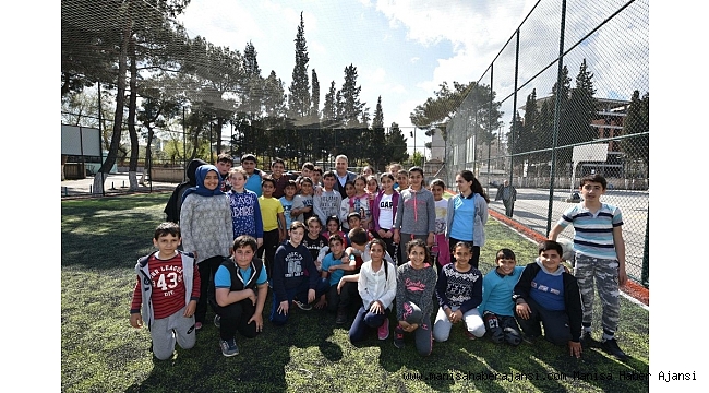 Yunusemre'de okul bahçeleri spor alanına dönüşüyor