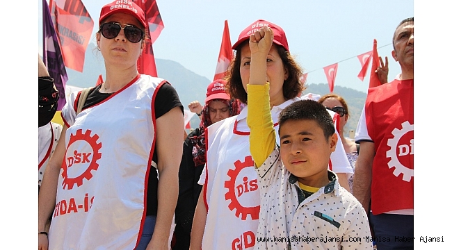 1 Mayıs'ta türkülü halaylı kutlama
