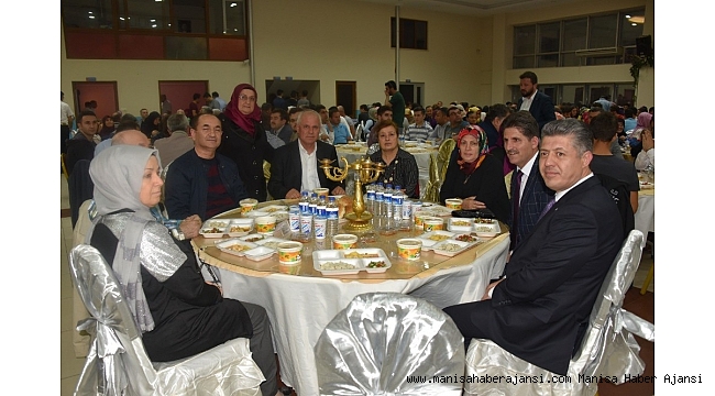 AK Parti'li Özkan, yetim dostlarıyla iftarda buluştu