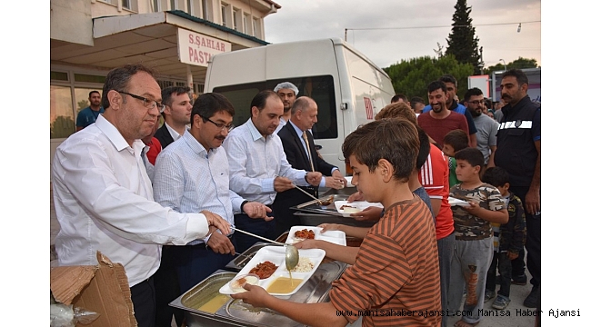 AK Partili Baybatur ve Başkan Çelik Selimşahlar iftarına katıldı