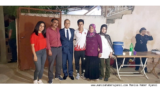 Başkan Kayda'dan dünya şampiyonuna evinde sürpriz ziyaret
