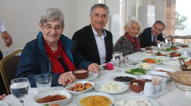 Canan Karatay: 'Yarım Ramazan pidesini bol tereyağ sürüp yiyin'