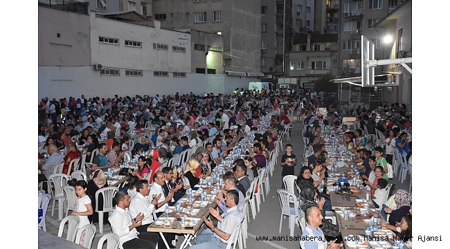 Gazi iftarına vatandaşlardan yoğun ilgi