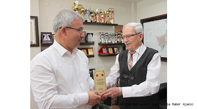 Gaziler ve Şehit Ailelerinden Başkan Yaralı'ya plaket