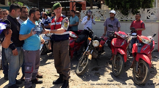 Jandarmadan motosiklet sürücülerine ceza yerine kask