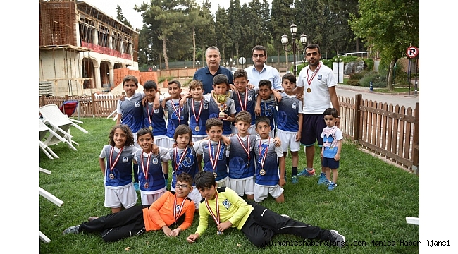 Kupa sevincini Başkan Çerçi ile paylaştılar