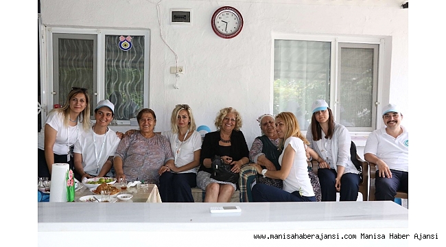 Manisa Büyükşehir'in sosyal doku ekibi kapı kapı geziyor