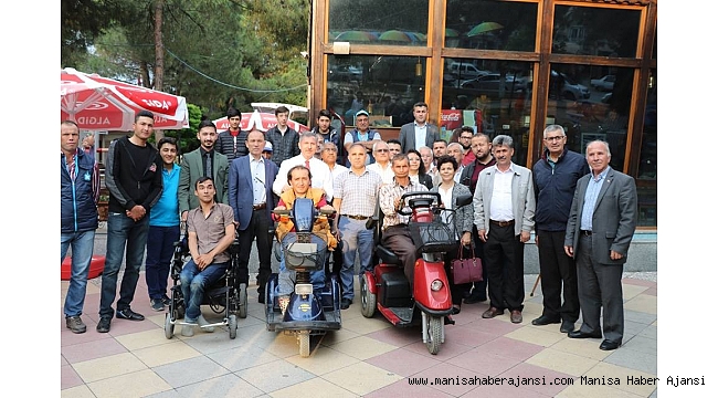 Milletvekili Özdağ 2 engelliyi daha sevindirdi