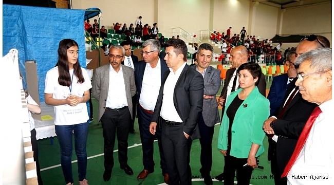 Öğrencilerin projeleri bilim şenliğinde sergilendi
