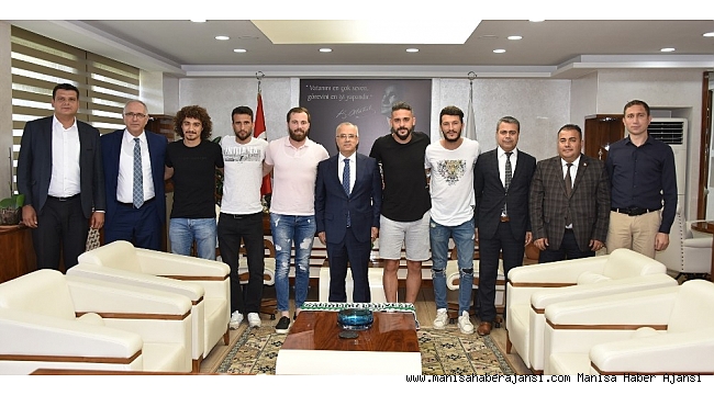 Salihli Belediyespor'da 5'i bir yerde imza