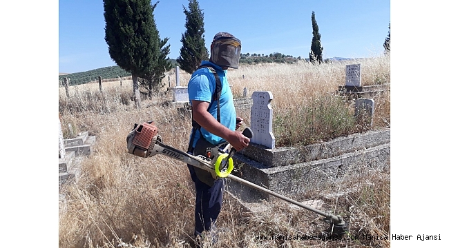 Salihli'deki mezarlar bayrama hazırlanıyor