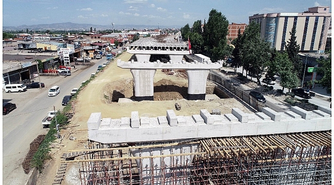 Salihli'nin köprülü kavşağı hızla yükseliyor