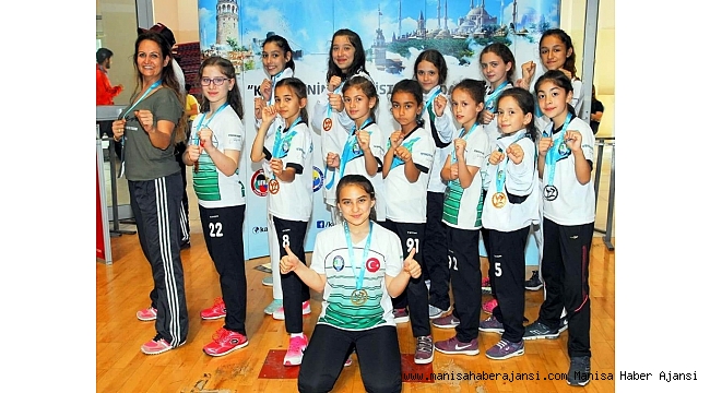 Salihlili karateciler, İstanbul'dan madalyalarla döndü