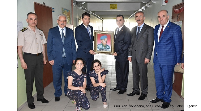 Şehit Savunmaz'ın adının verildiği okulda şehitlik köşesi oluşturuldu