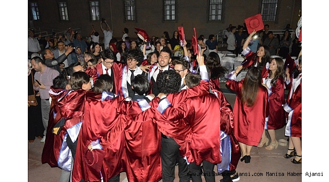 Şehzadeler Gediz Anadolu Lisesinden gururla mezun oldular