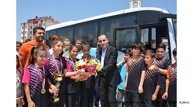 Selendili öğrenciler Badminton'da Türkiye Şampiyonu oldu