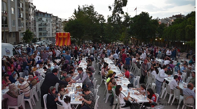Yunusemre iftar sofrasını Kaynak'ta kurdu