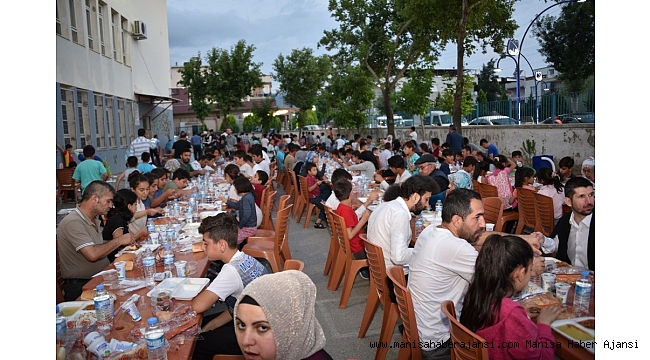 Yunusemre'nin iftar sofrası Fevzi Çakmak'ta kuruldu