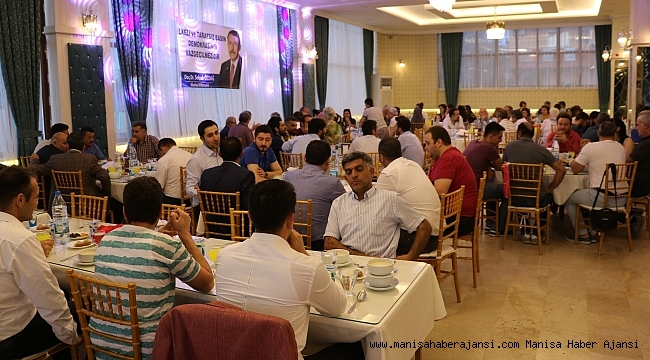 AK Parti'li Özdağ, Özdağ, basınla iftarda buluştu