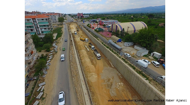 Alaşehir'in köprülü kavşağında çalışmalar devam ediyor