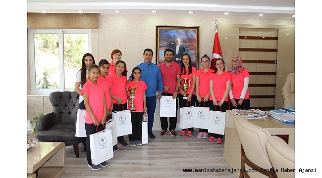 Namağlup Türkiye şampiyonları Manisa'nın gururu oldu
