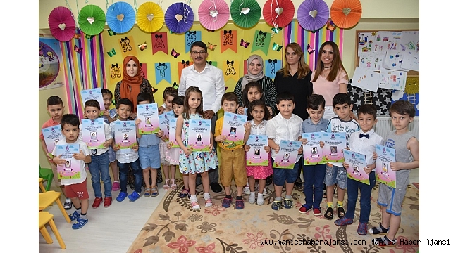 Şehzadeler'in minikleri karne heyecanı yaşadı
