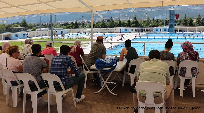 Deniz Olmayan Manisa'da Günde 500 Kişiye Yüzme Eğitimi Veriliyor