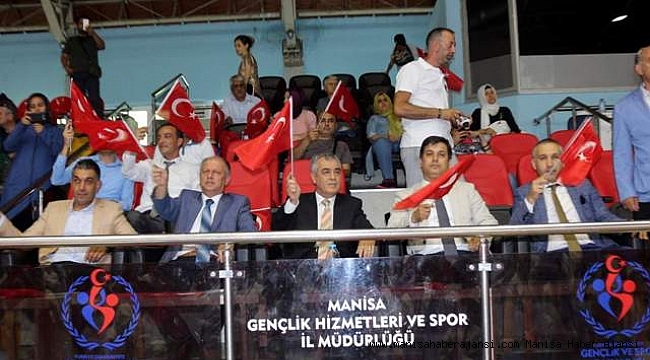 MANİSA'DA 15 TEMMUZ ŞEHİTLERİ İÇİN TAEKWONDO TURNUVASI DÜZENLENDİ