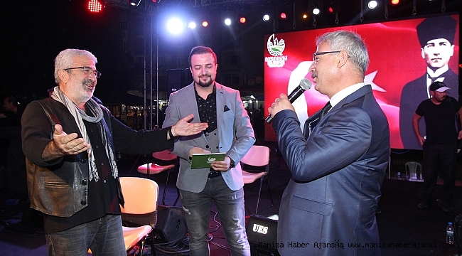 Esat Kabaklı Saruhanlı'da Sahne Aldı