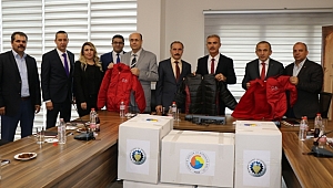TOBB ve Manisa TSO'dan ihtiyaç sahibi öğrencilere mont yardımı