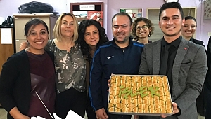 Manisa’da 140 okulda öğretmenlere baklava dağıtıldı