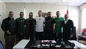 Akhisar dan 3 İmza
