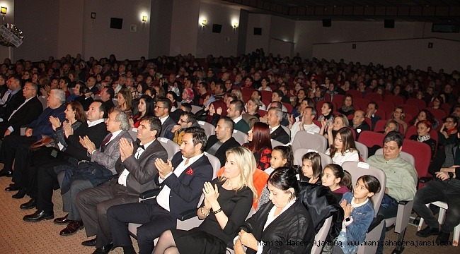 AKHİSAR MUSİKİ DERNEĞİNİN KIŞA MERHABA KONSERİ MEST ETTİ