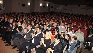 AKHİSAR MUSİKİ DERNEĞİNİN KIŞA MERHABA KONSERİ MEST ETTİ
