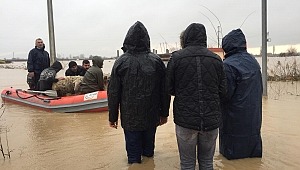 Manisa'da aralıksız yağan yağmur hayatı felç etti