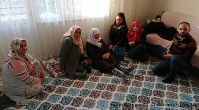 AK Parti Yunusemre ilçe teşkilatından ev ziyaretleri