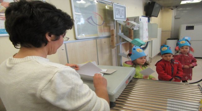 Anaokulu öğrencilerinin PTT ziyareti