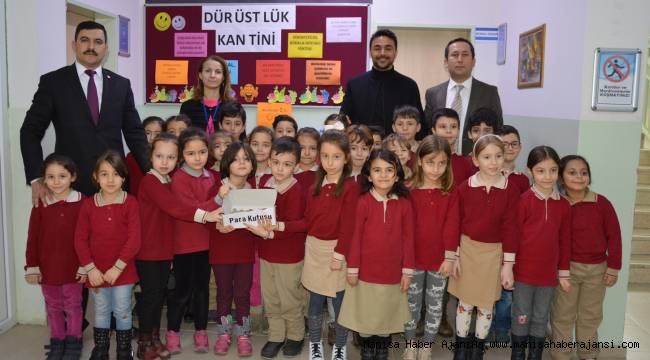 Bu okulda öğrenciler dürüst kantinde alışveriş yapıyor