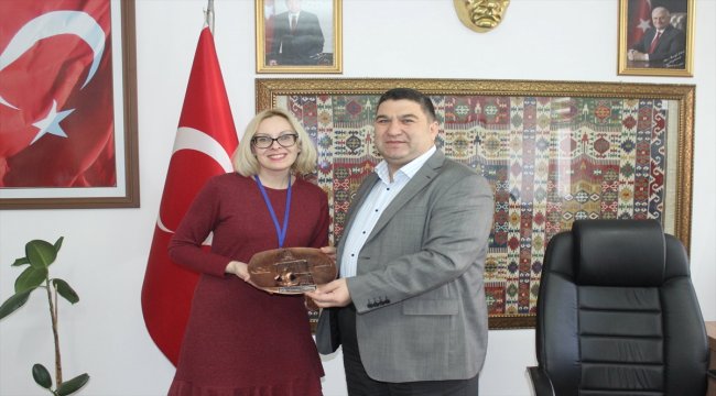 Konuk öğretmen ve öğrenciler Eşme Belediyesini ziyaret etti